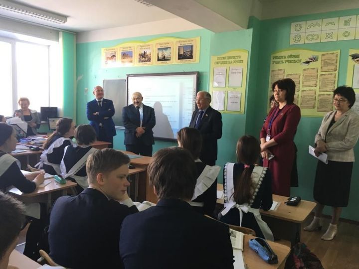 Разиль Валеев: «Татарский язык должен изучаться в школах Татарстана обязательно»