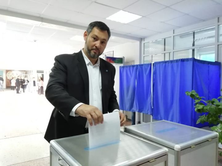 Лидер  Партии РОСТА Олег Коробченко проголосовал на выборах в Госсовет Татарстана