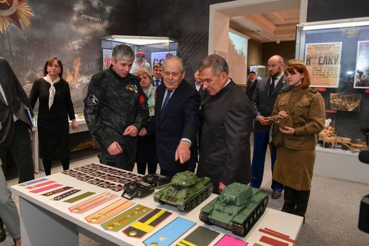 Минниханов познакомился с новой экспозицией мемориального музея