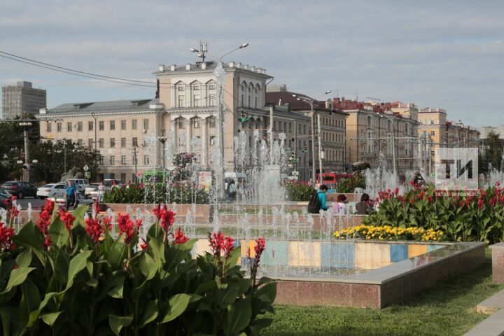 В парках и скверах Казани заработали фонтаны
