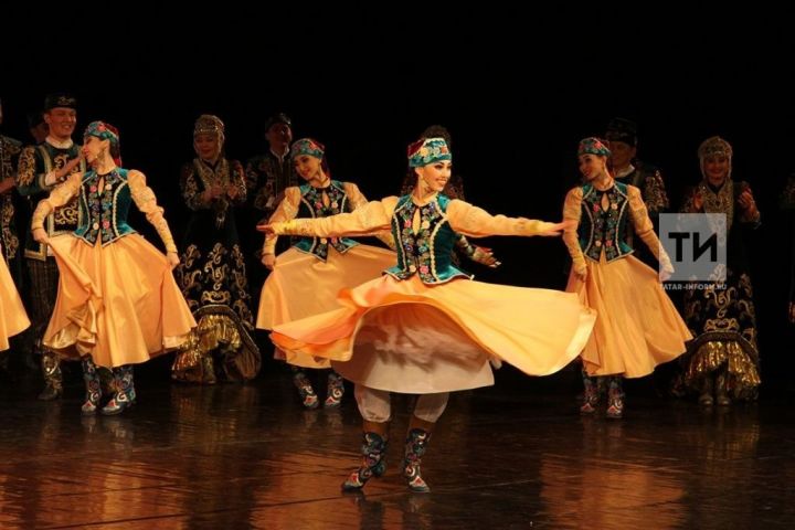 Танцуют все: мастер-класс по татарскому народному
