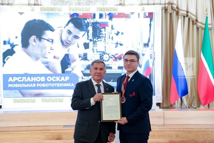 Рустам Минниханов и Рафис Бурганов поблагодарили участников WorldSkills