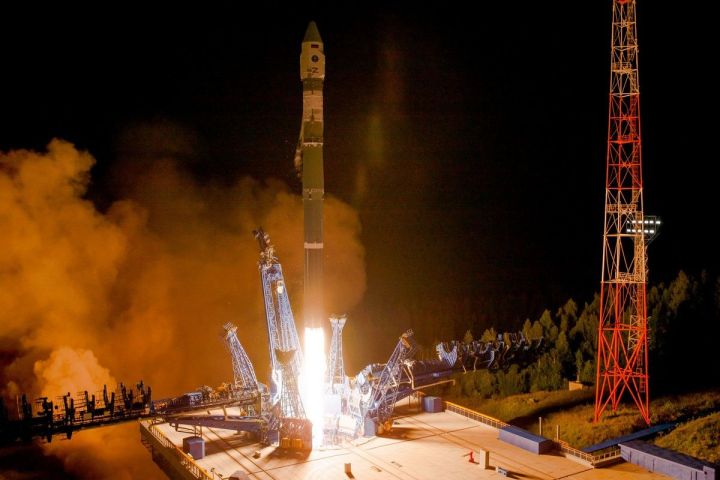 Минниханов поздравил подписчиков с Днем космонавтики