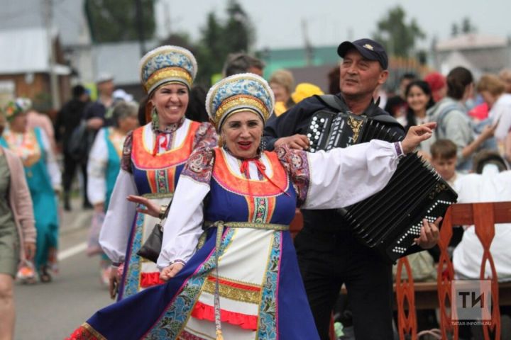 Минниханов поздравил татарстанцев с праздником Каравон